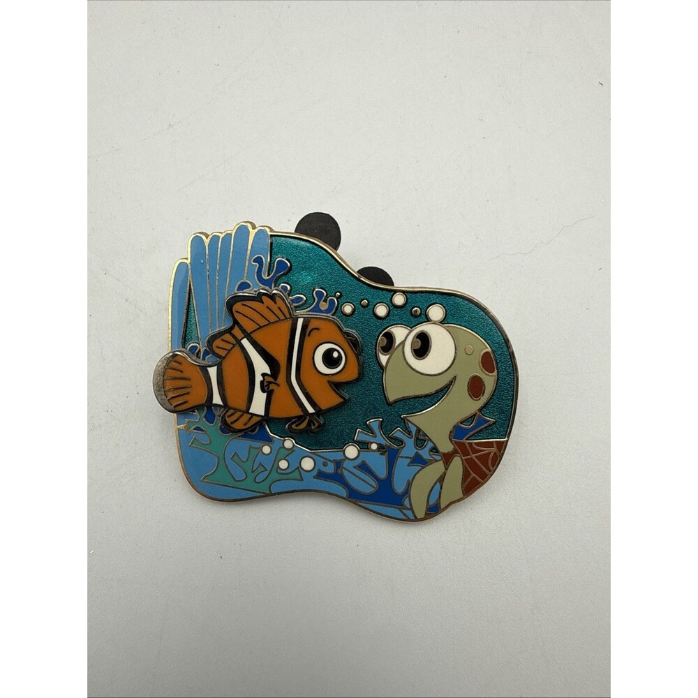 Disney / Pixar Pin Finding Nemo and Turtle Squirt 2006 3D pin on pin Trading